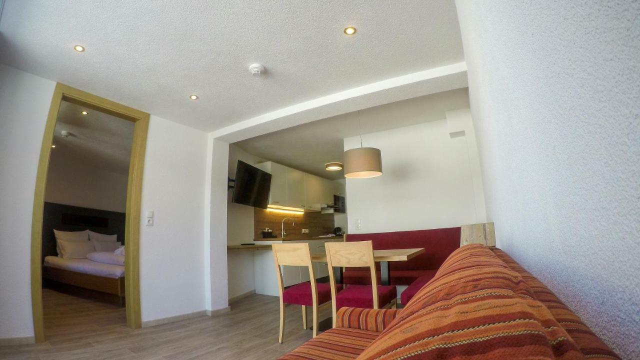 Collina Hotel Garni 나우더스 외부 사진